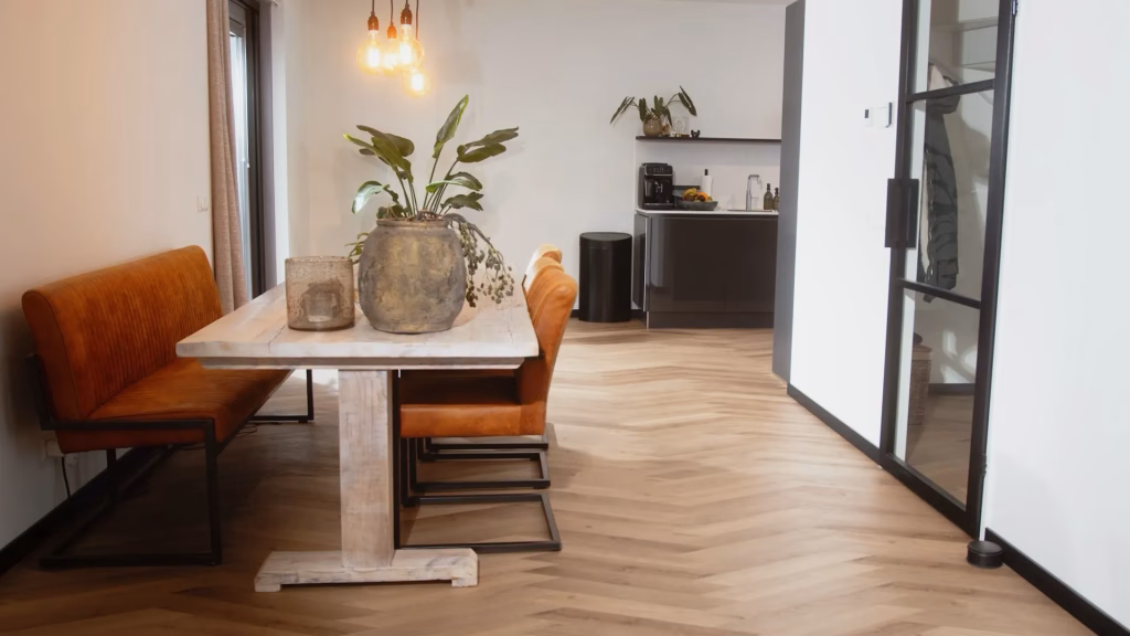 PVC vloer in Weense punt in eetkamer